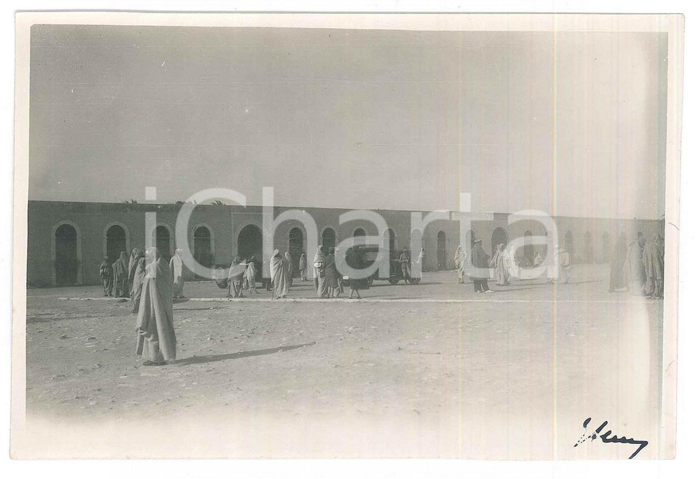 Fotografia d epoca originale 1927 LIBIA ITALIANA  ZAVIA  Piazza con popolazione locale Foto 14x10 cm 1