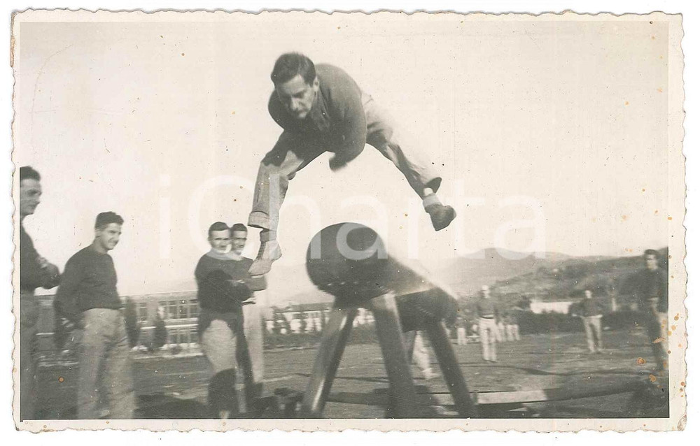 Fotografia d epoca originale 1930 ca LOMBARDIA  GINNASTICA  Esercizi al cavallo Foto 14x9 cm 1
