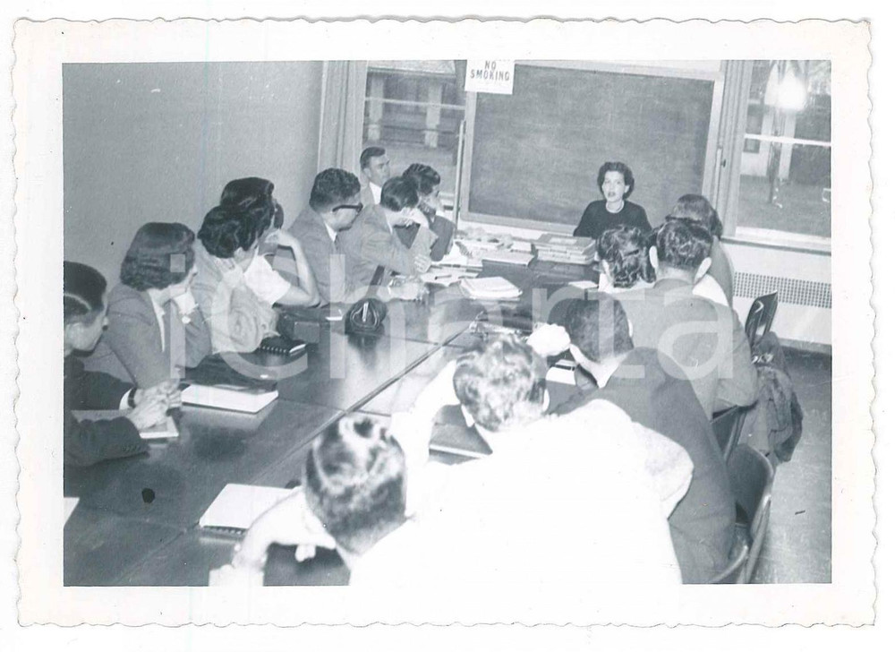 Fotografia d epoca originale 1953 SYRACUSE UNIVERSITY Women s Building  Riunione con Mrs. CRARY  Foto 13x9 1