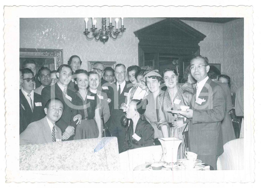 Fotografia d epoca originale 1953 SYRACUSE NY Maxwell School  Ricevimento studenti stranieri Foto 13x9 cm 1