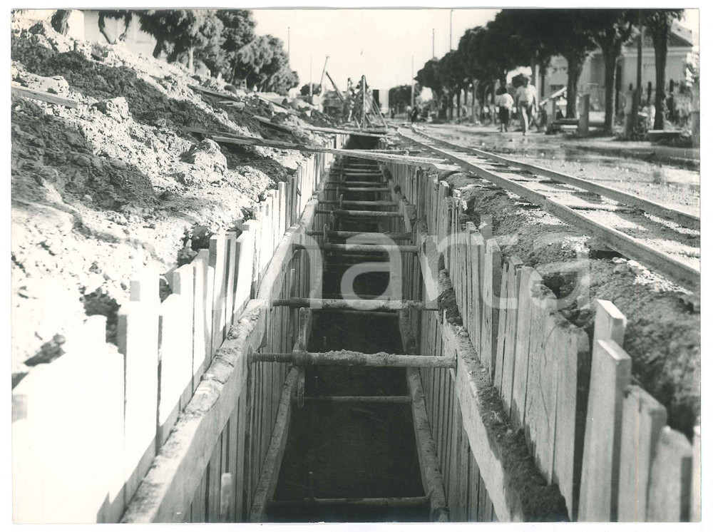 Fotografia d epoca originale 1959 BRA CN Cantiere stradale  Sbadacchiatura scavo a sezione ristretta 1 1