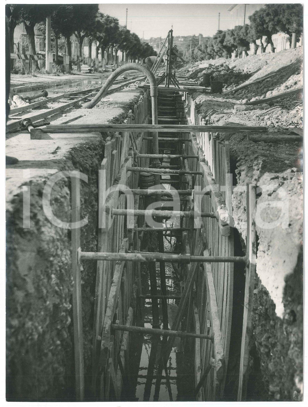 Fotografia d epoca originale 1959 BRA CN Cantiere stradale  Sbadacchiatura scavo a sezione ristretta 2 1