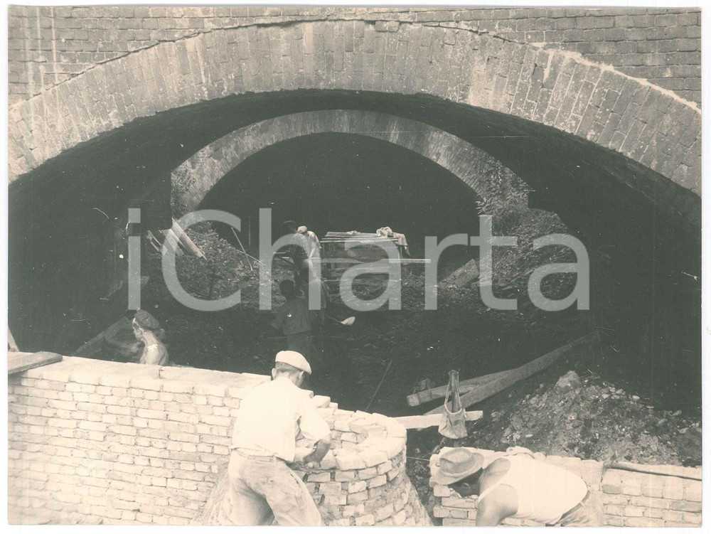 Fotografia d epoca originale 1963 PIEMONTE Cantiere stradale  Lavori sotto un ponte 1 Foto 24x18 cm 1