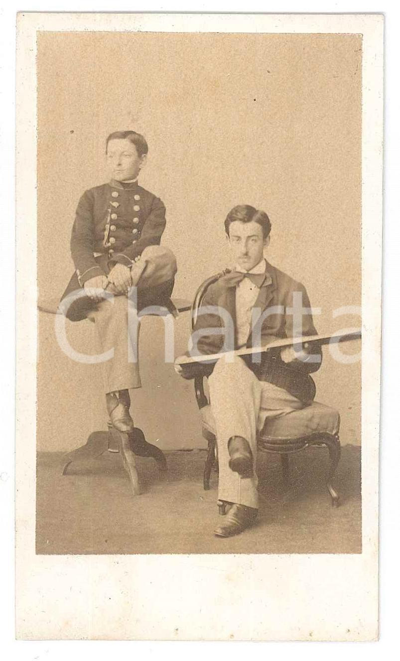 Fotografia d epoca originale 1870 ca ITALIA Ritratto di due fratelli  Allievo accademia militare Foto CDV 1