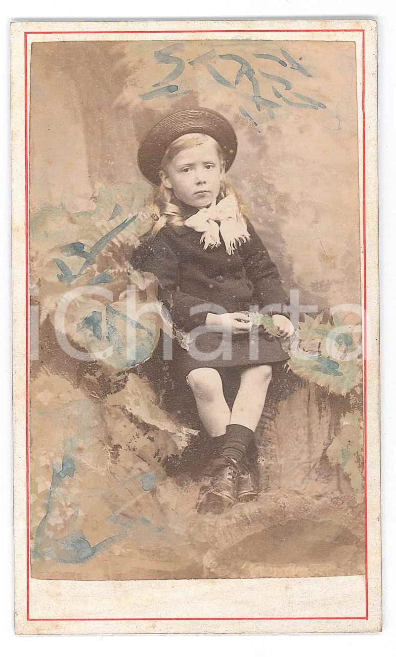 Fotografia d epoca originale 1900 ca ITALIA Ritratto di bambina su sfondo boschivo Foto CDV 1