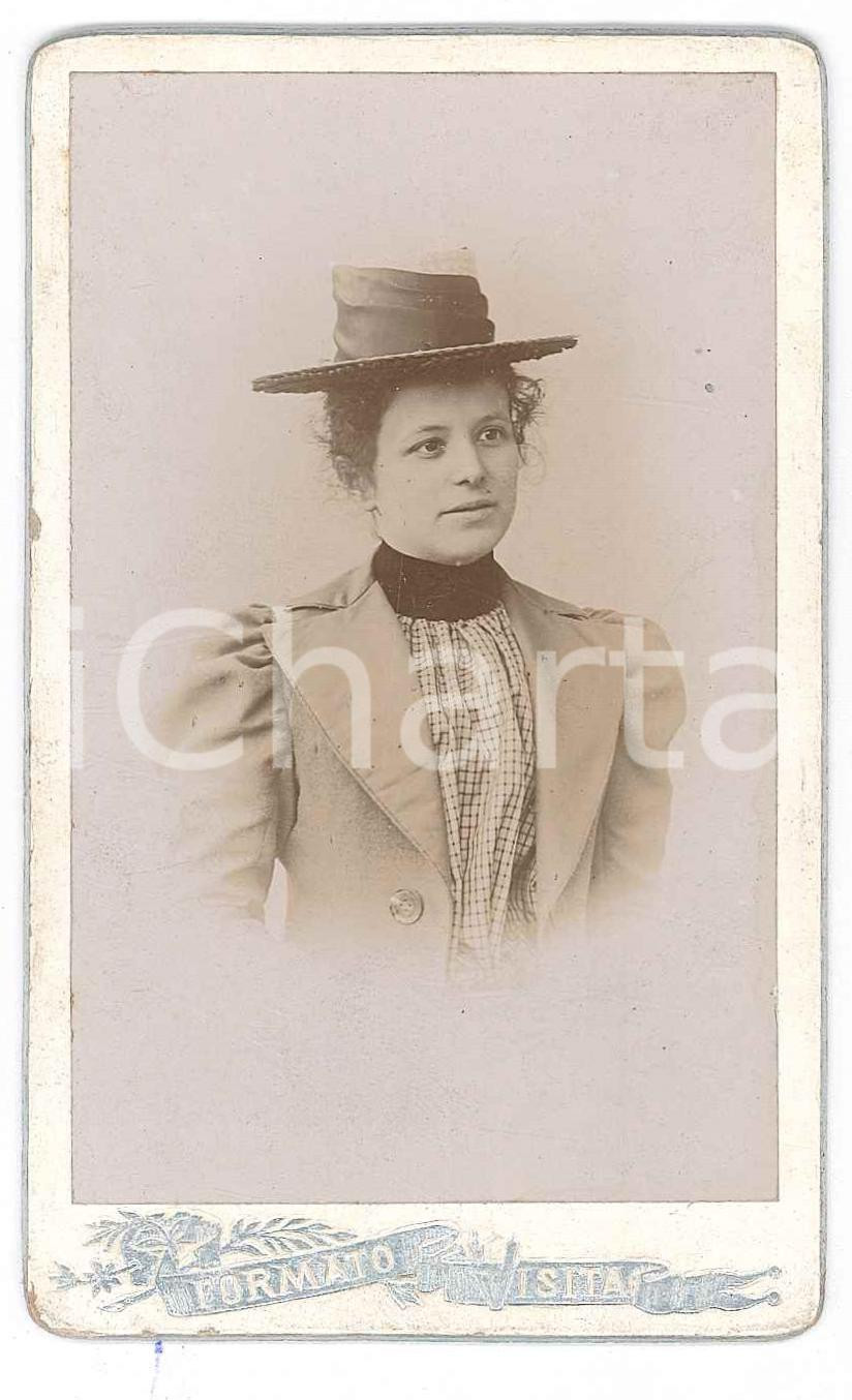 Fotografia d epoca originale 1900 ca COSTUME ITALIA Giovane donna con abito a quadretti  Busto  Foto CDV 1