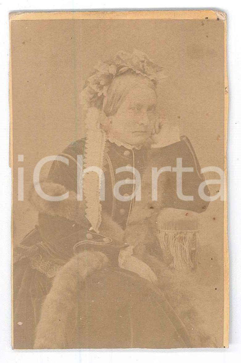 Fotografia d epoca originale 1880 ca NOBILTA  TORINO Donna con acconciatura floreale  Foto P. BERTIERI CDV 1