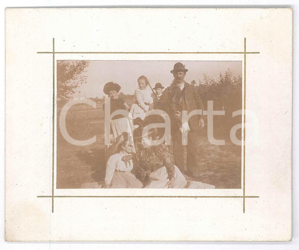 Fotografia d epoca originale 1910 ca ITALIA Famiglia in campagna con asino Foto anonima 12x10 cm 1