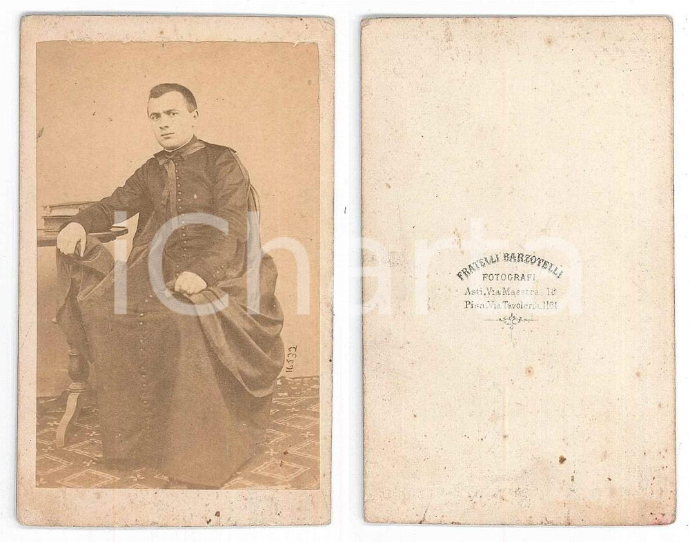 Fotografia d epoca originale 1870 ca Ritratto di seminarista con i libri Foto Fratelli BARZOTELLI CDV 1