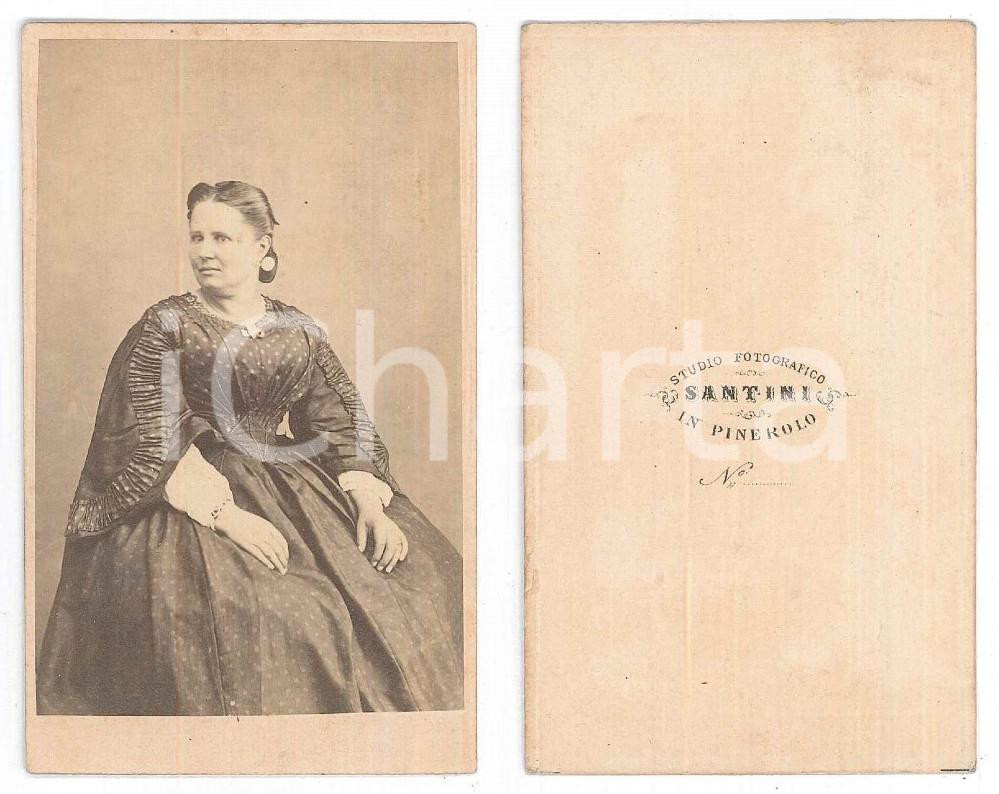 Fotografia d epoca originale 1875 ca PINEROLO TO Donna in abito stampato  Ritratto Foto Pietro SANTINI 1