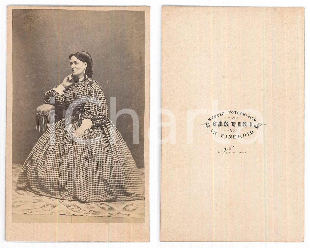 Fotografia d epoca originale 1870 ca PINEROLO Nobildonna in abito a quadretti  Ritratto Foto Pietro SANTINI 1