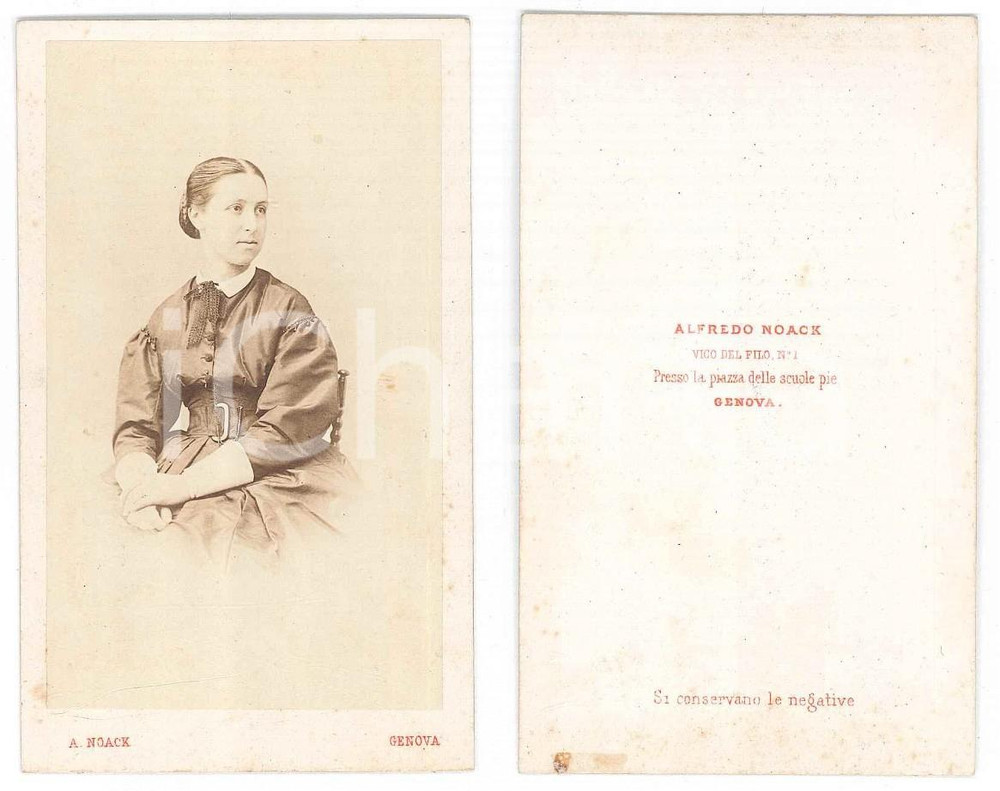 Fotografia d epoca originale 1870 ca GENOVA Ritratto di giovane donna in abito scuro Foto Alfredo NOACK CDV 1