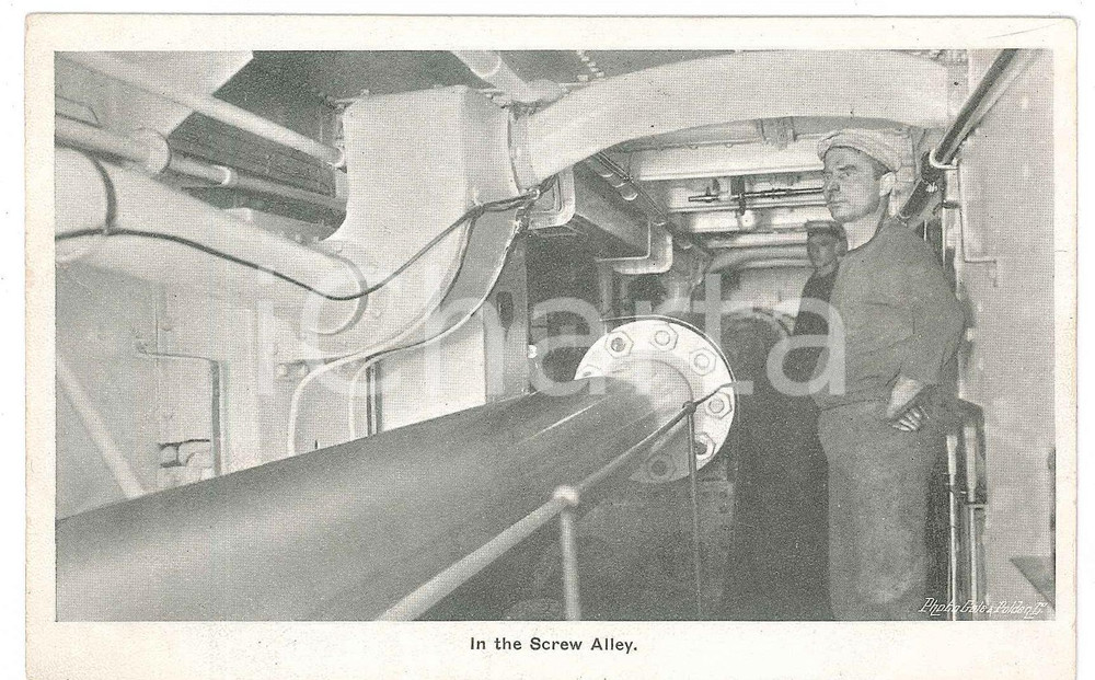 Cartolina originale da collezione 1930 ca STEAMERS  In the screw alley  Worker  Postcard 1
