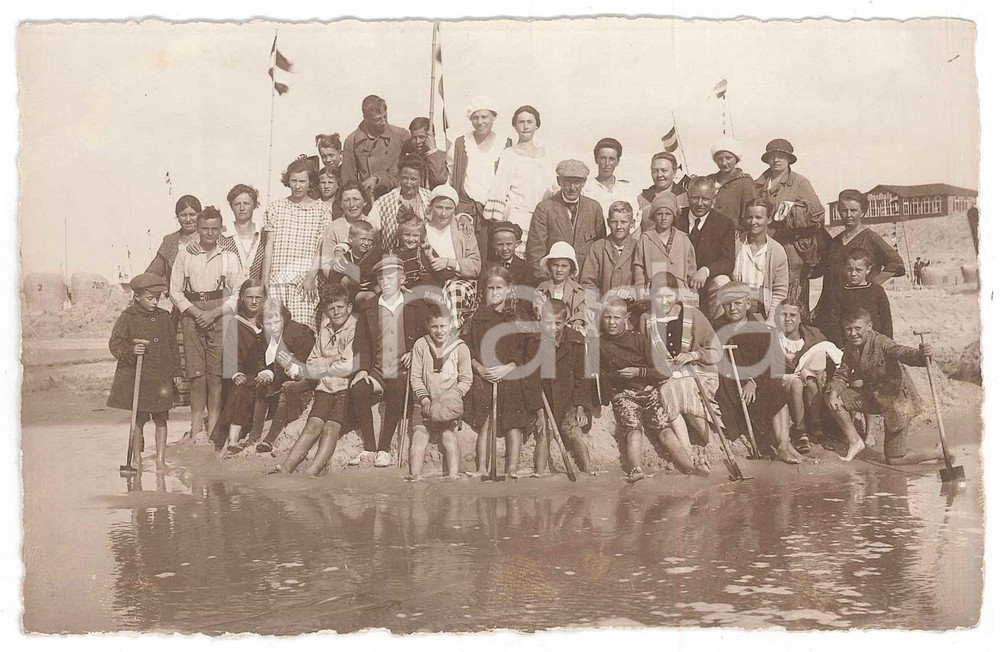 Fotografia d epoca originale 1920 ca GERMANY  NORDSEEBAD LANGEOOG  Group of tourists Photo 14x9 cm 1