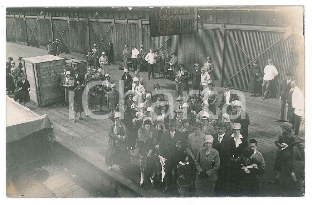 Fotografia d epoca originale 1920 ca GERMANY  NORTH SEA  Ship leaving  People on the quay Photo 14x9 1 1