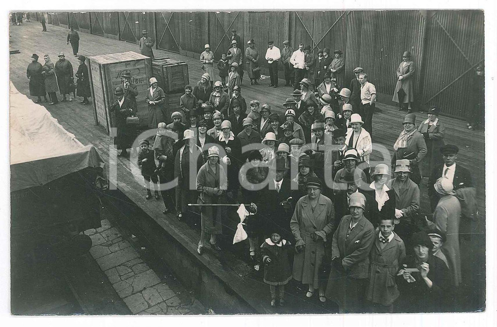 Fotografia d epoca originale 1920 ca GERMANY  NORTH SEA  Ship leaving  People on the quay Photo 14x9 2 1
