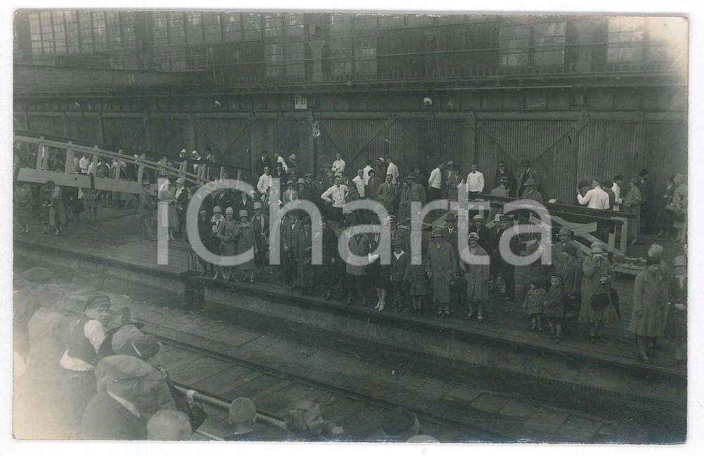 Fotografia d epoca originale 1920 ca GERMANY  NORTH SEA  Ship leaving  People on the quay Photo 14x9 3 1