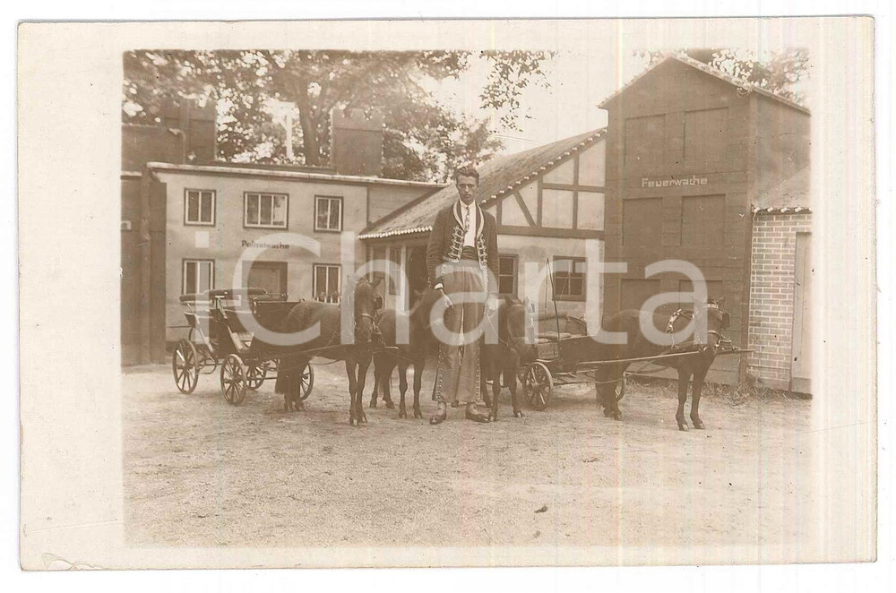 Fotografia d epoca originale 1920 ca ERKNER GERMANY CIRCUS  Giant with pony carriages  Photo 14x9 cm 1