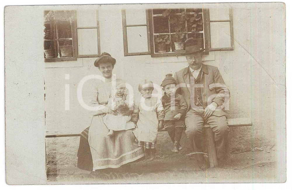 Fotografia d epoca originale 1910 ca SCHARNSTEIN AUSTRIA Family portrait  Photo 14x9 cm 1