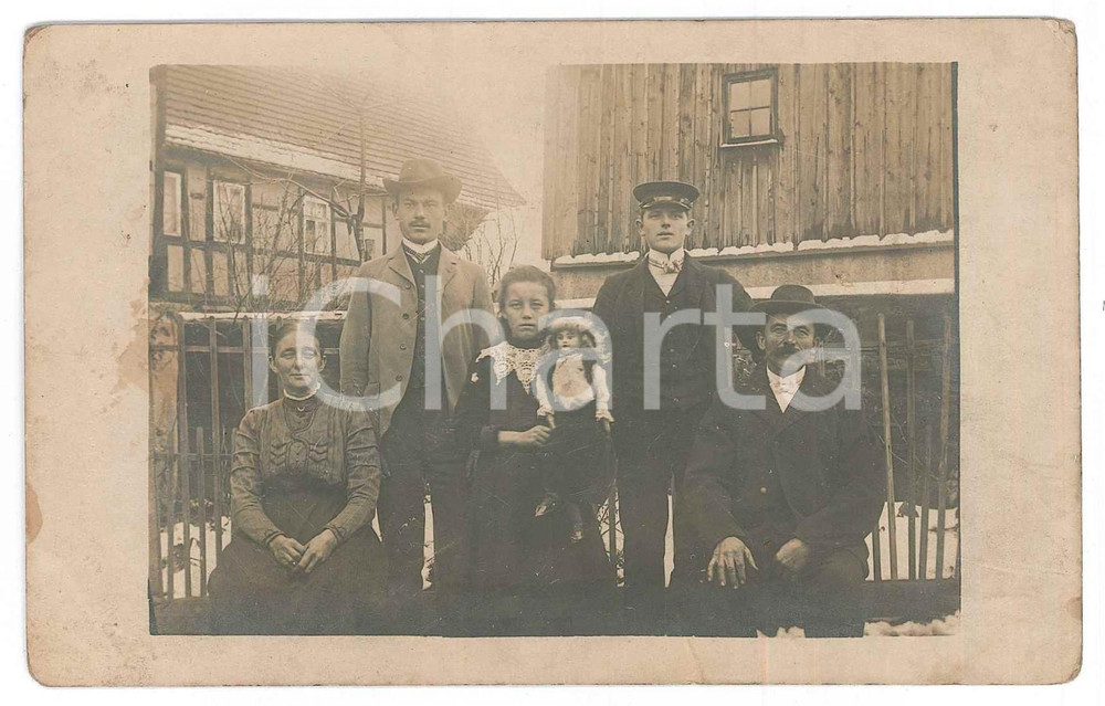 Fotografia d epoca originale 1911 LUCKA D SCHENKER Family  Portrait with a doll  Photo 14x9 cm 1