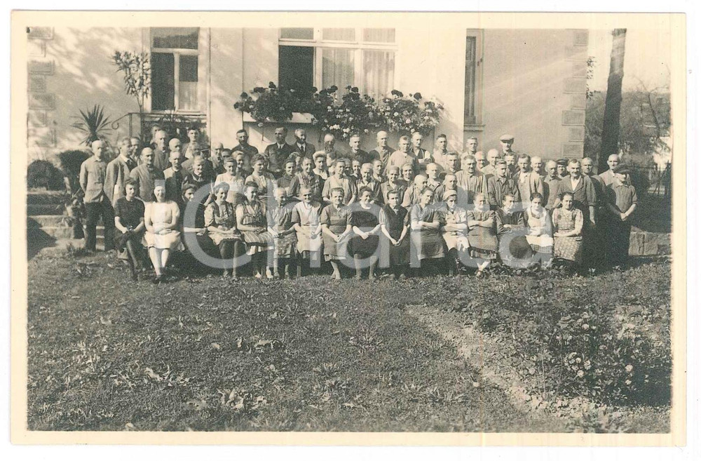 Fotografia d epoca originale 1935 ca WIESDORF GERMANIA Ritratto di gruppo nel giardino di un istituto Foto 1