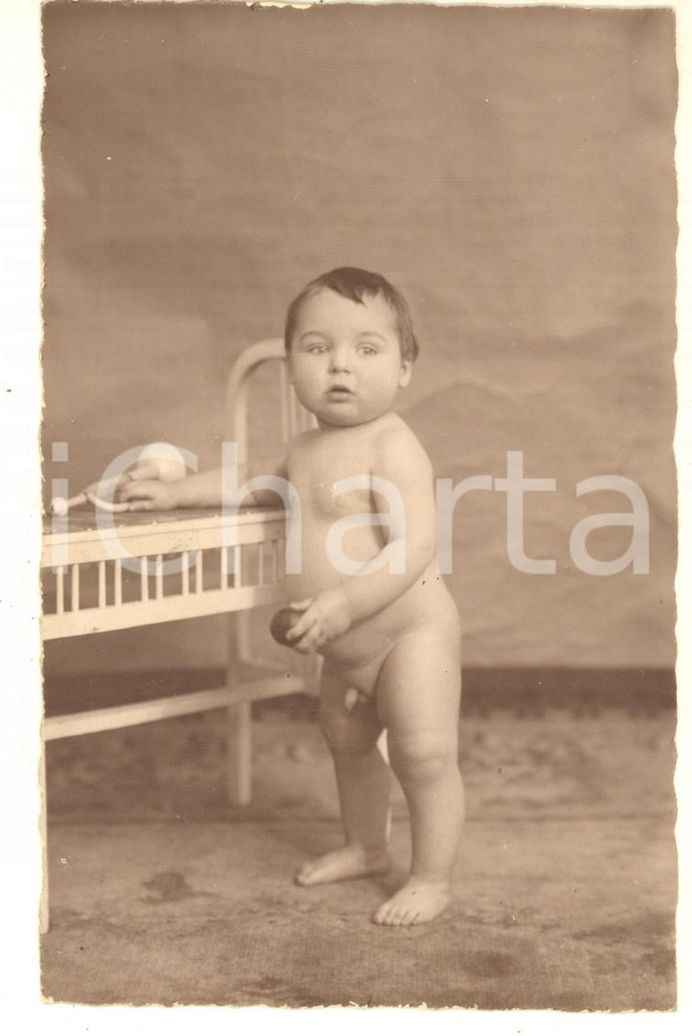 Fotografia d epoca originale 1920 ca BAMBINI  GERMANIA  Bambino con i suoi giocattoli  Foto 9x14 cm 1