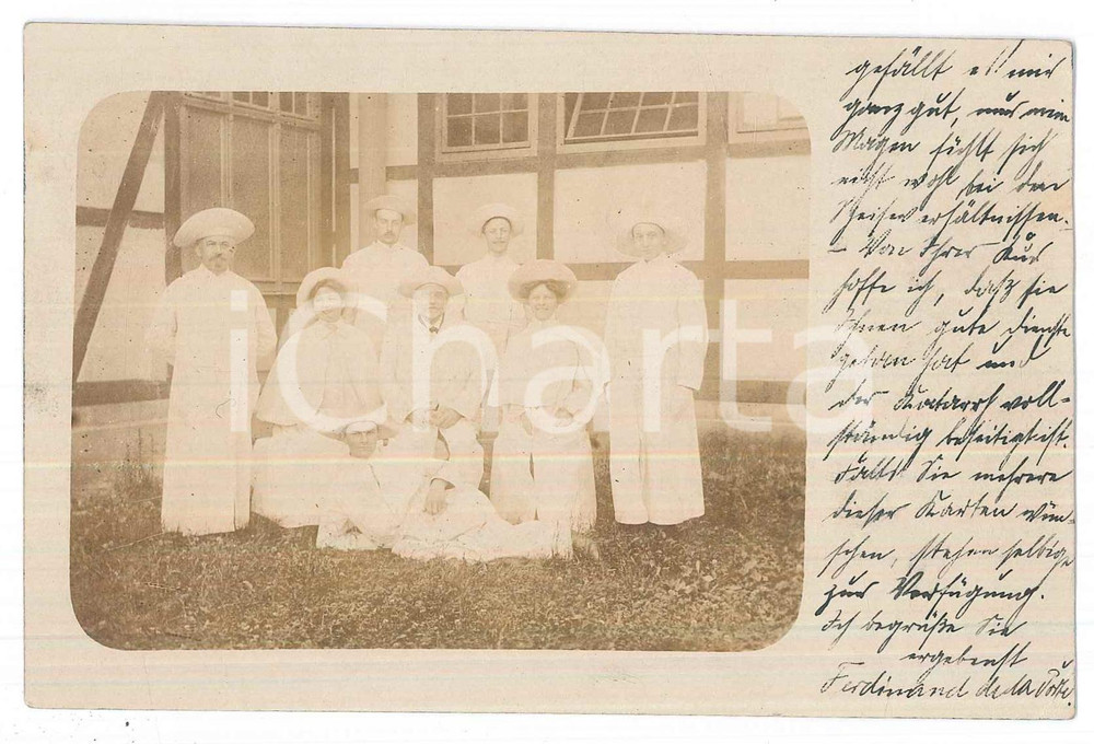 Fotografia d epoca originale 1908 CHEMNITZ D Cure termali  Ospiti in cortile Foto 14x9 cm 1