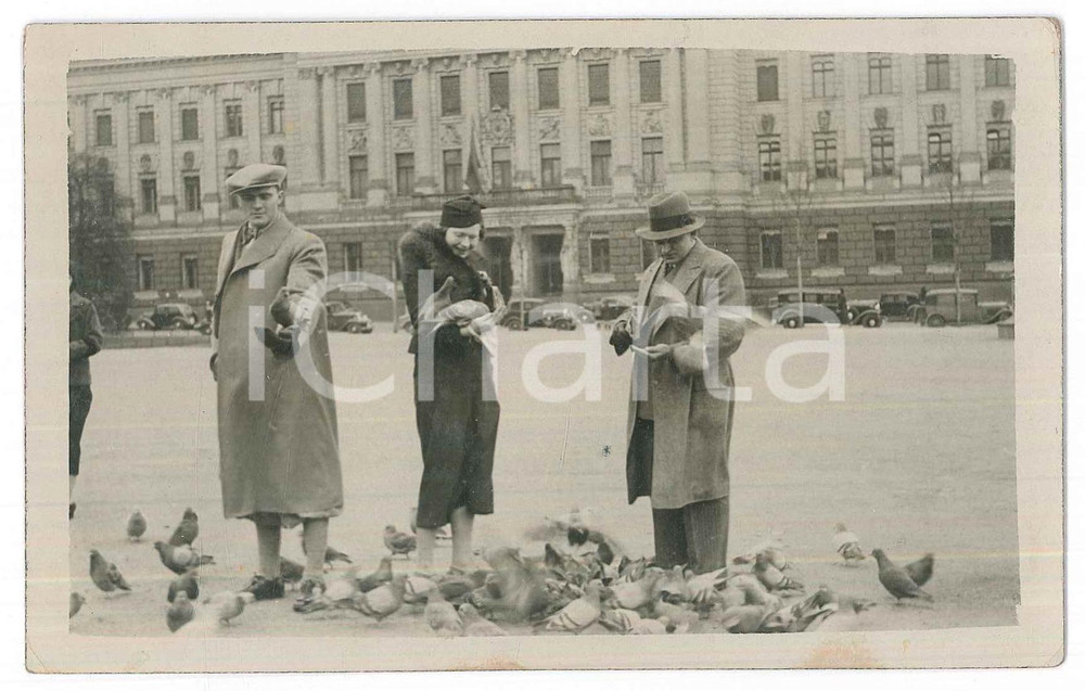 Fotografia d epoca originale 1930 ca LIPSIA D Turisti al ReichsgerichtsgebÃ¤ude 2 Foto 14x9 cm 1