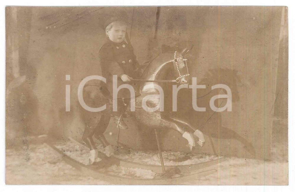 Fotografia d epoca originale 1910 ca COSTUME GERMANIA  Bambino su cavallo a dondolo  Foto 14x9 cm 1