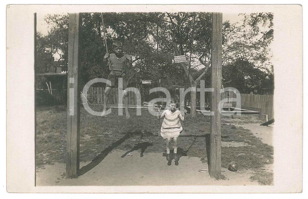 Fotografia d epoca originale 1925 ca GERMANIA  Due bambini in altalena  Foto 14x9 cm 1