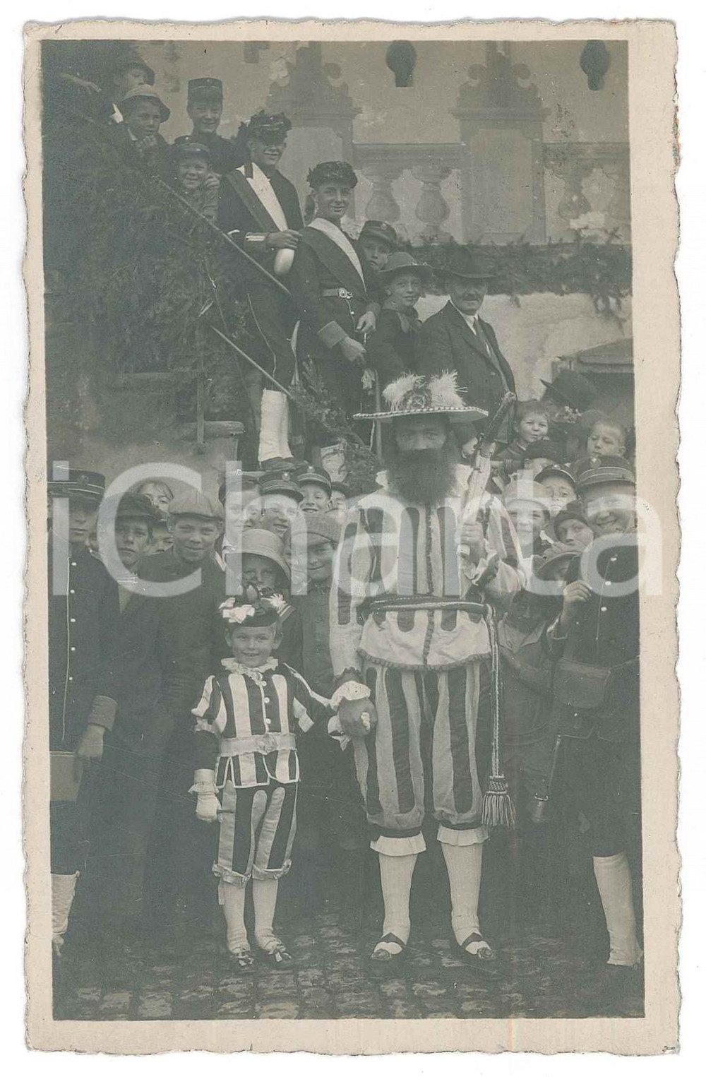 Fotografia d epoca originale 1919 THUN SVIZZERA Rievocazione  Guglielmo TELL e figlio  Foto 9x14 cm 1