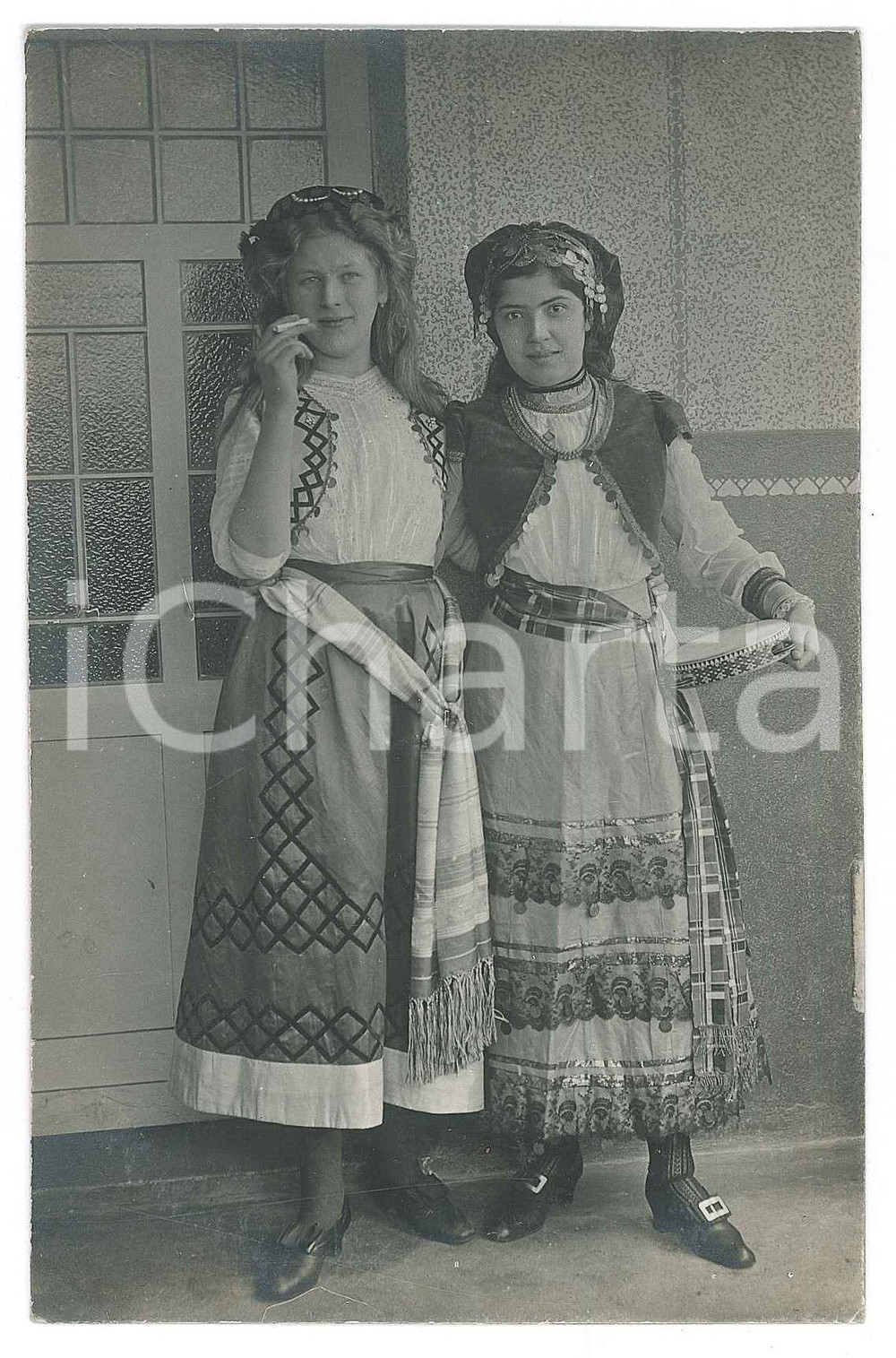 Fotografia d epoca originale 1925 ca HALBERSTADT D  CARNEVALE  Ragazze in costume 2 Foto 9x14 cm 1