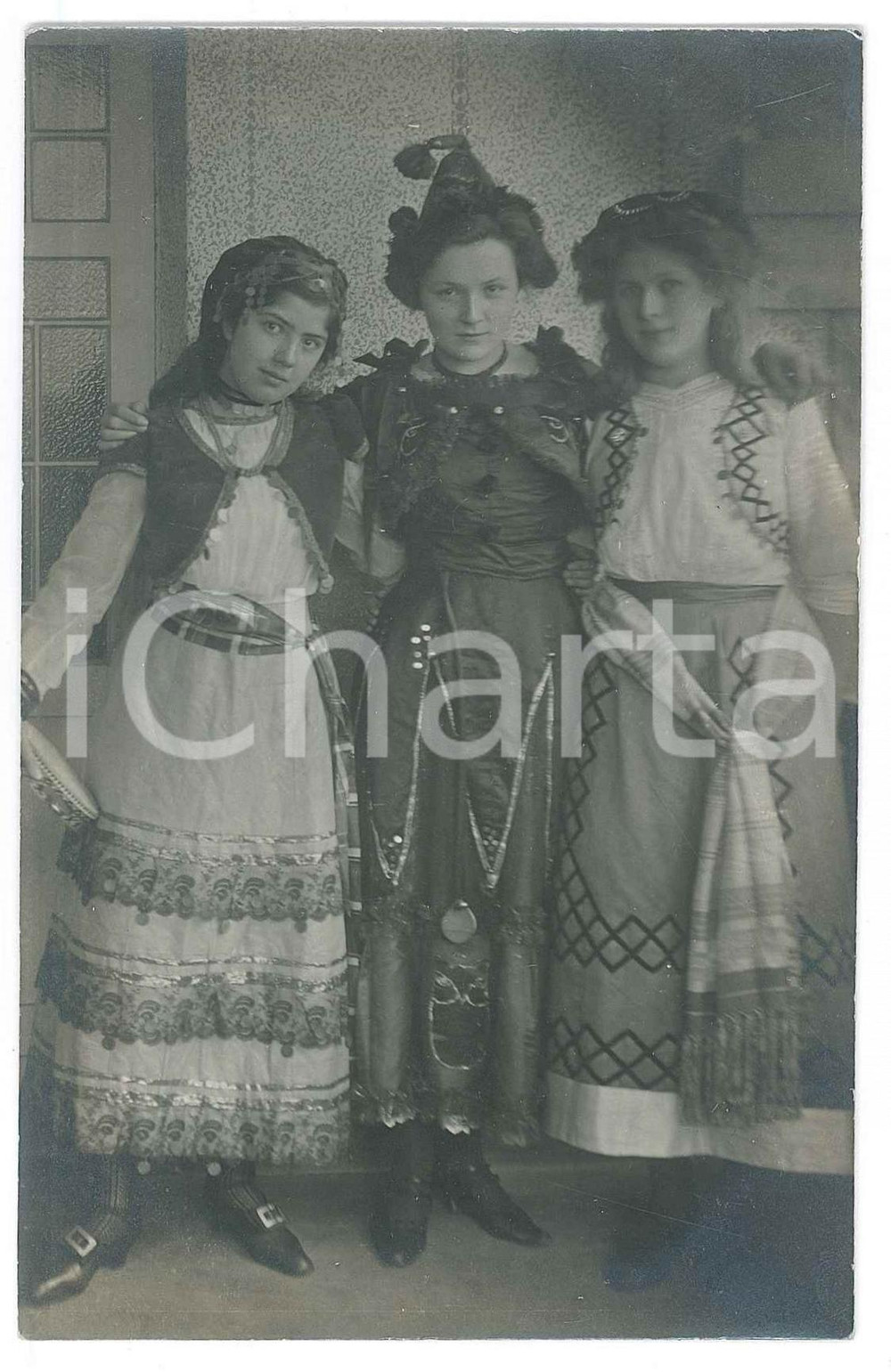 Fotografia d epoca originale 1925 ca HALBERSTADT D  CARNEVALE  Ragazze in costume 5 Foto 9x14 cm 1
