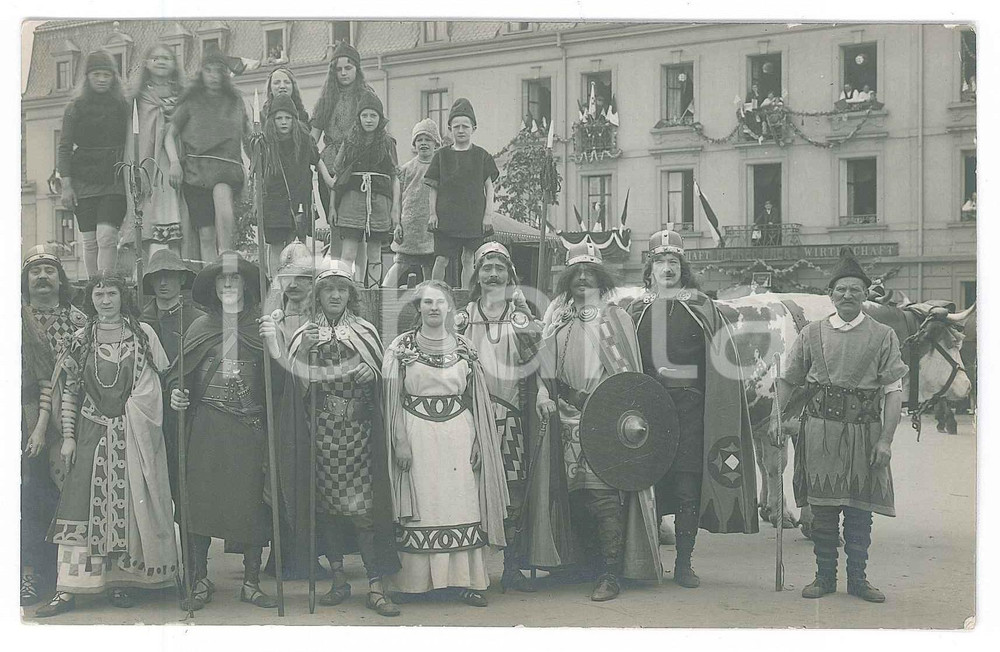 Fotografia d epoca originale 1910 ca FREIBURG IM BRESGAU Rievocazione storica  Carro medievale Foto 14x9 1