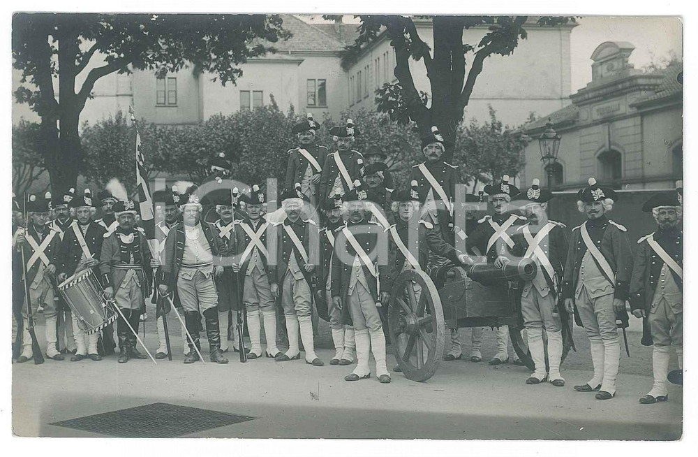 Fotografia d epoca originale 1910 ca FREIBURG IM BRESGAU Rievocazione storica  Soldati 2 Foto BAUMGARTNER 1