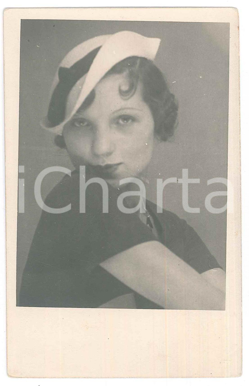 Fotografia d epoca originale 1925 ca MODA  GERMANIA  Giovane donna con cappello  Ritratto  Foto 9x14 cm 1