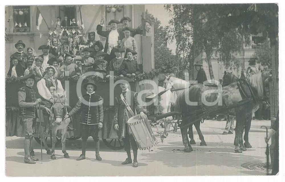 Fotografia d epoca originale 1910 ca FREIBURG IM BRESGAU  Rievocazione storica  Carro Foto E. BAUMGARTNER 1