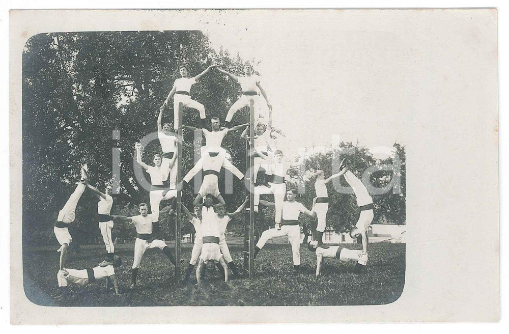 Fotografia d epoca originale 1909 SPORT GINNASTICA  WITTENBACH CH Acrobatica di gruppo Foto 14x9 cm 1