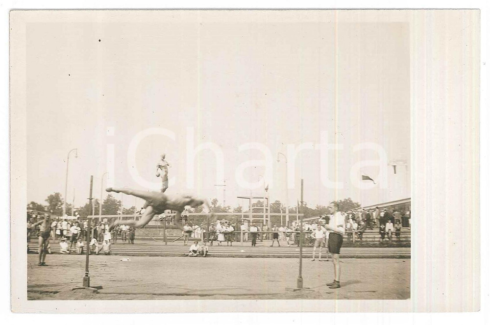 Fotografia d epoca originale 1935 ca GERMANIA  SPORT  SALTO IN ALTO  Una gara Foto 14x9 cm 1