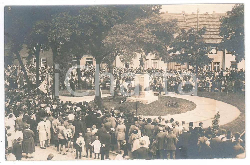 Fotografia d epoca originale 1915 ca GERMANIA Cerimonia pubblica presso monumento Foto ANIMATISSIMA 14x9 cm 1