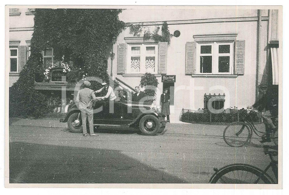 Fotografia d epoca originale 1930 ca BAD KISSINGEN G Hotel  Accoglienza di un cliente in automobile Foto 1