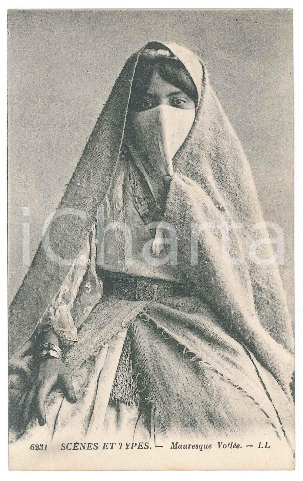 Cartolina originale da collezione 1910 ca SCENES ET TYPES  Femmes arabes  Mauresque voilÃ©e Postcard 1