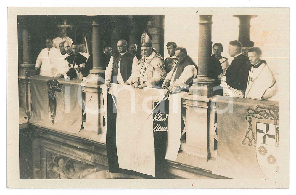 Fotografia d epoca originale 1930 ca AACHEN GERMANY Rito con il vescovo Foto GEBRUDER 14x9 cm 1