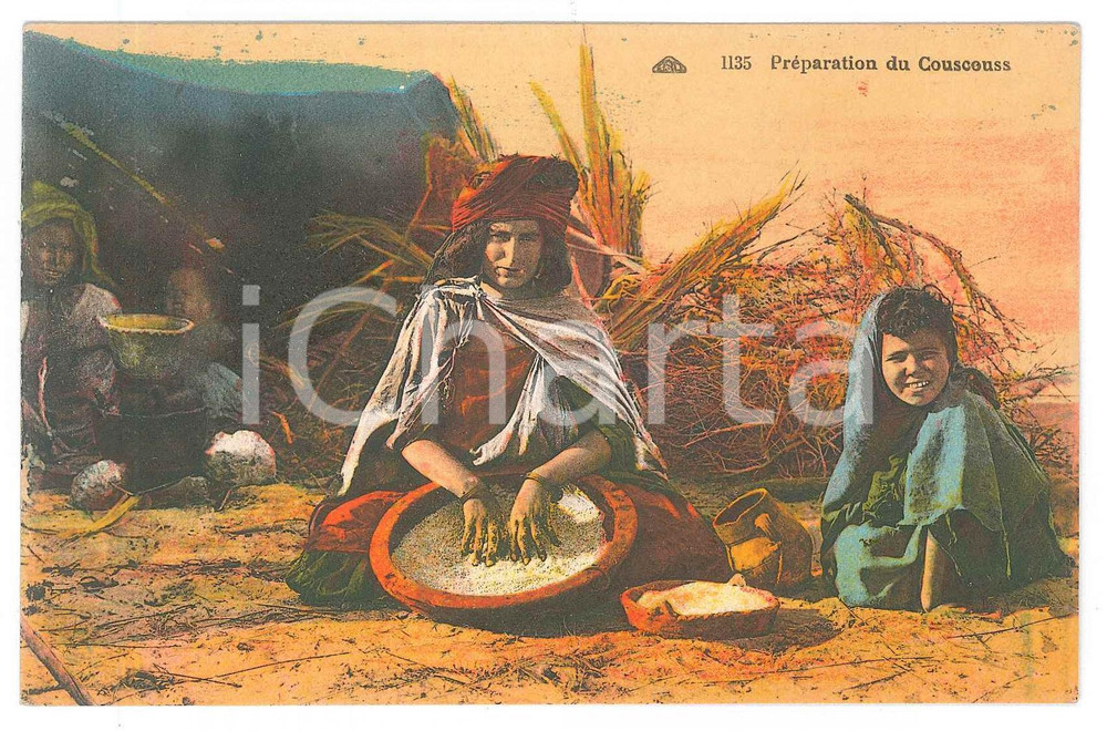 Cartolina originale da collezione 1910 ca NORTH AFRICA  ETHNIC TYPES  PrÃ©paration du couscous Postcard 1
