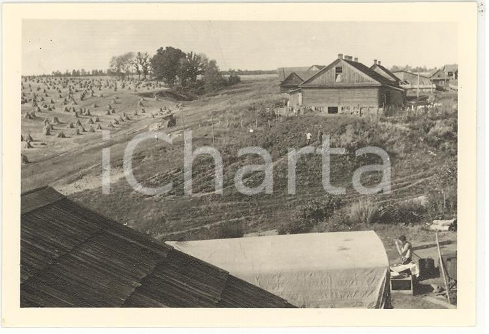 Fotografia d epoca originale 1940ca WW2 BORISOV Bielorussia Kolkhoz con soldato tedesco REAL PHOTO cm 9X6 1