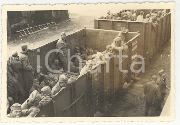 Fotografia d epoca originale 1940ca WW2 MINSK Prigionieri di guerra su treno merci REAL PHOTO cm 9X6 1