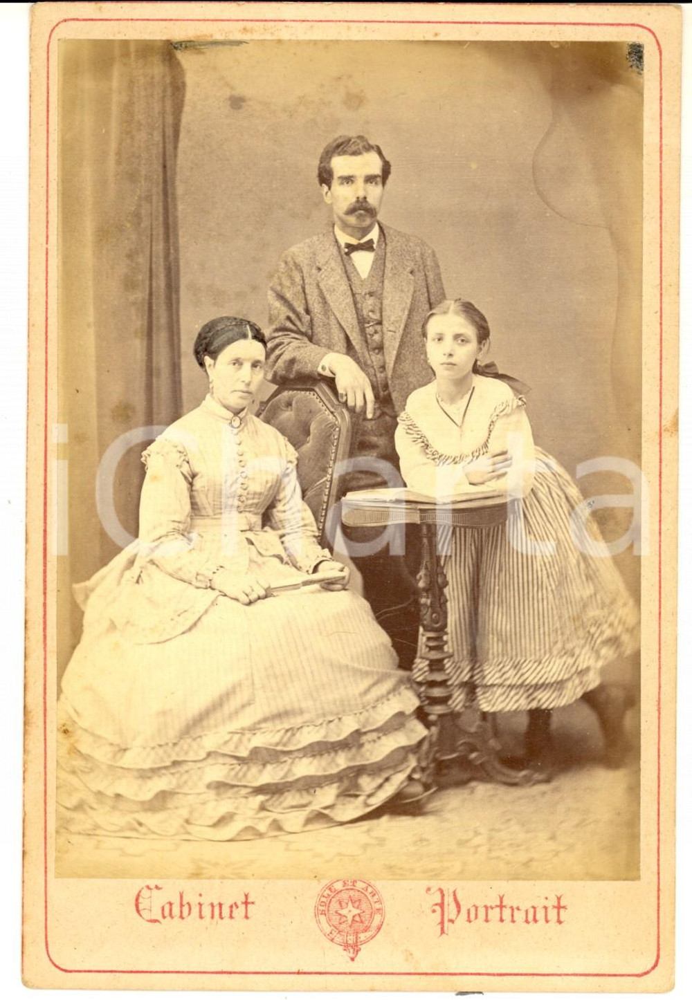 Fotografia d epoca originale 1869 VOGHERA ? Ritratto di famiglia con bambina  Fotografia VINTAGE 1