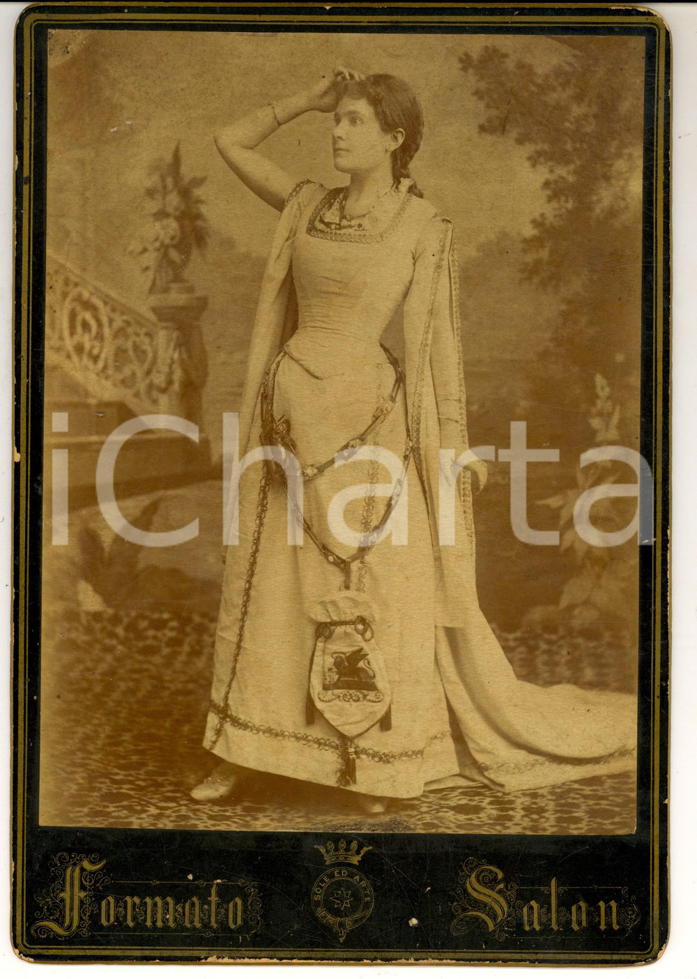 Fotografia d epoca originale 1880 ca TEATRO / LIRICA Cantante con abito Leone SAN MARCO  Foto MONTABONE RARA 1