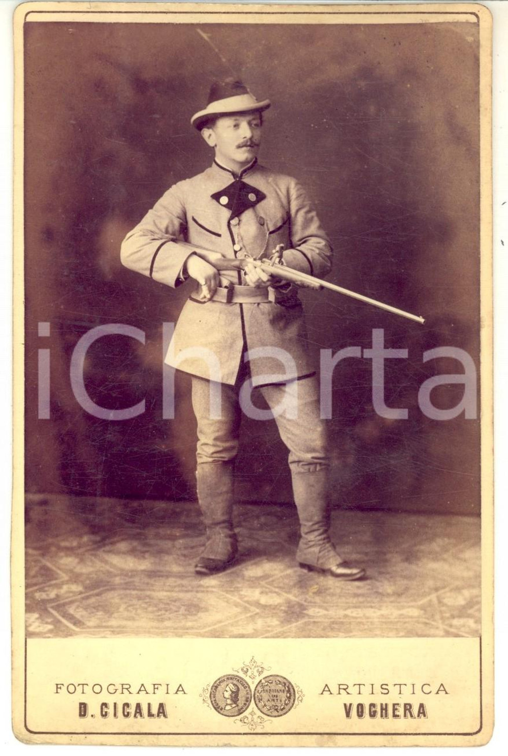 Fotografia d epoca originale 1870 ca VOGHERA Ritratto di attore in costume da caccia  Foto RARA CICALA 1