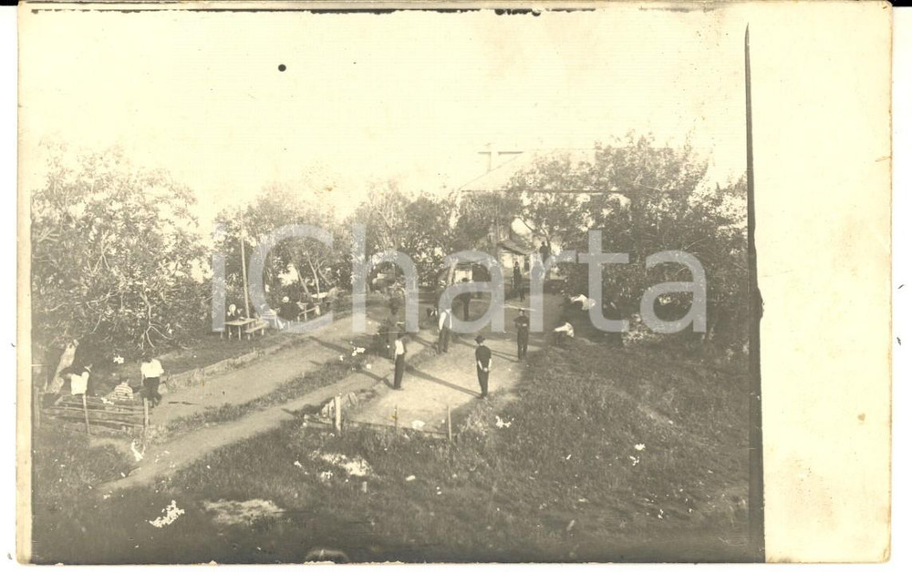 Fotografia d epoca originale 1910 ca AREA LOMBARDA Festa in campagna con partita a bocce  Foto cartolina 1